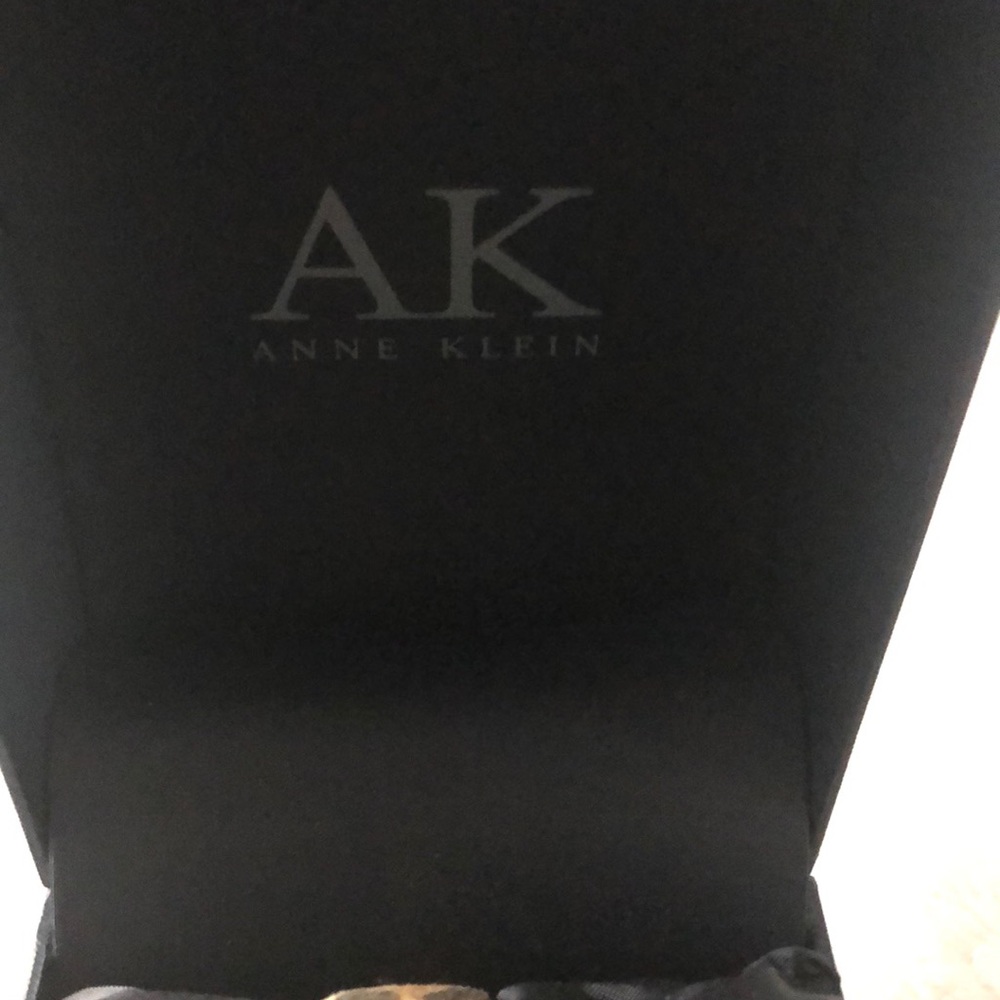 Watch - Picture 2 of 5